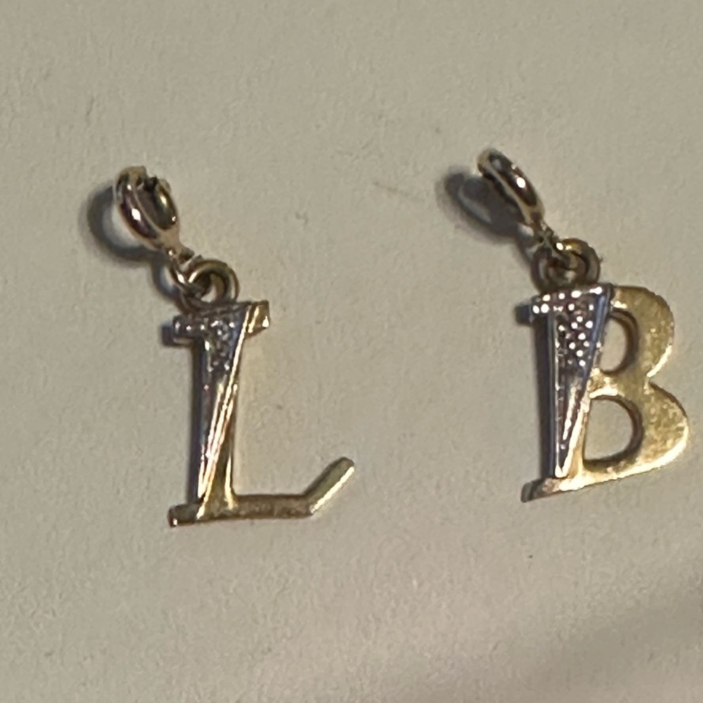 Vintage Solid 10K Yellow & White Gold ‘L' Initial Pendant Charm w Diamond Clasp - Picture 4 of 6